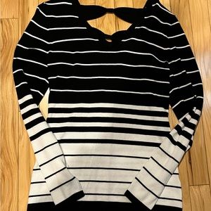 Venus size small (open back with bows) black/white shirt